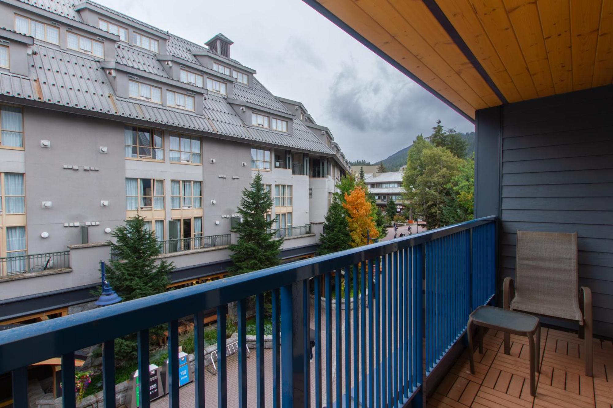 Village Gate House By Whiski Jack Уистлер Экстерьер фото