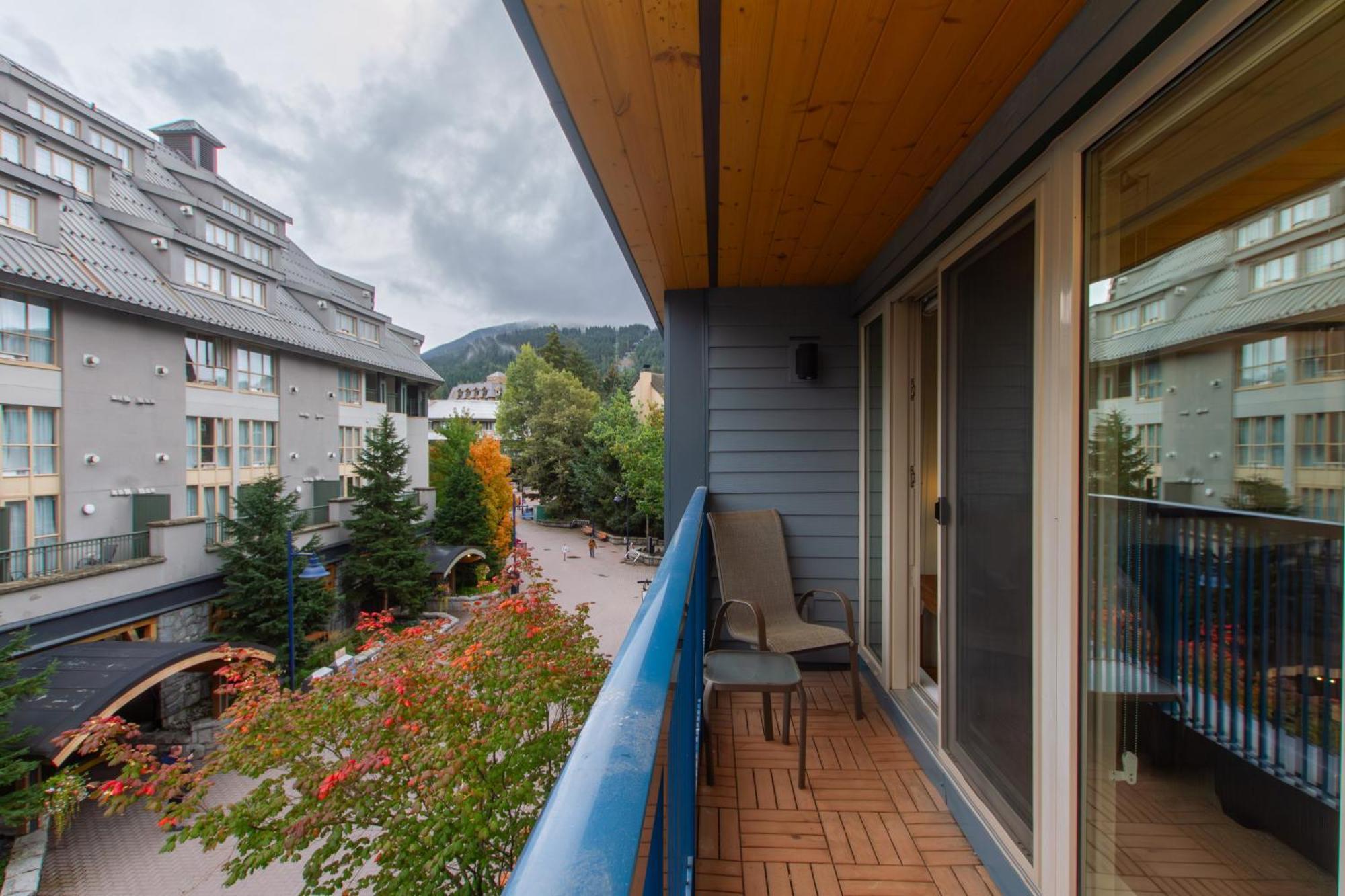 Village Gate House Уистлер Экстерьер фото