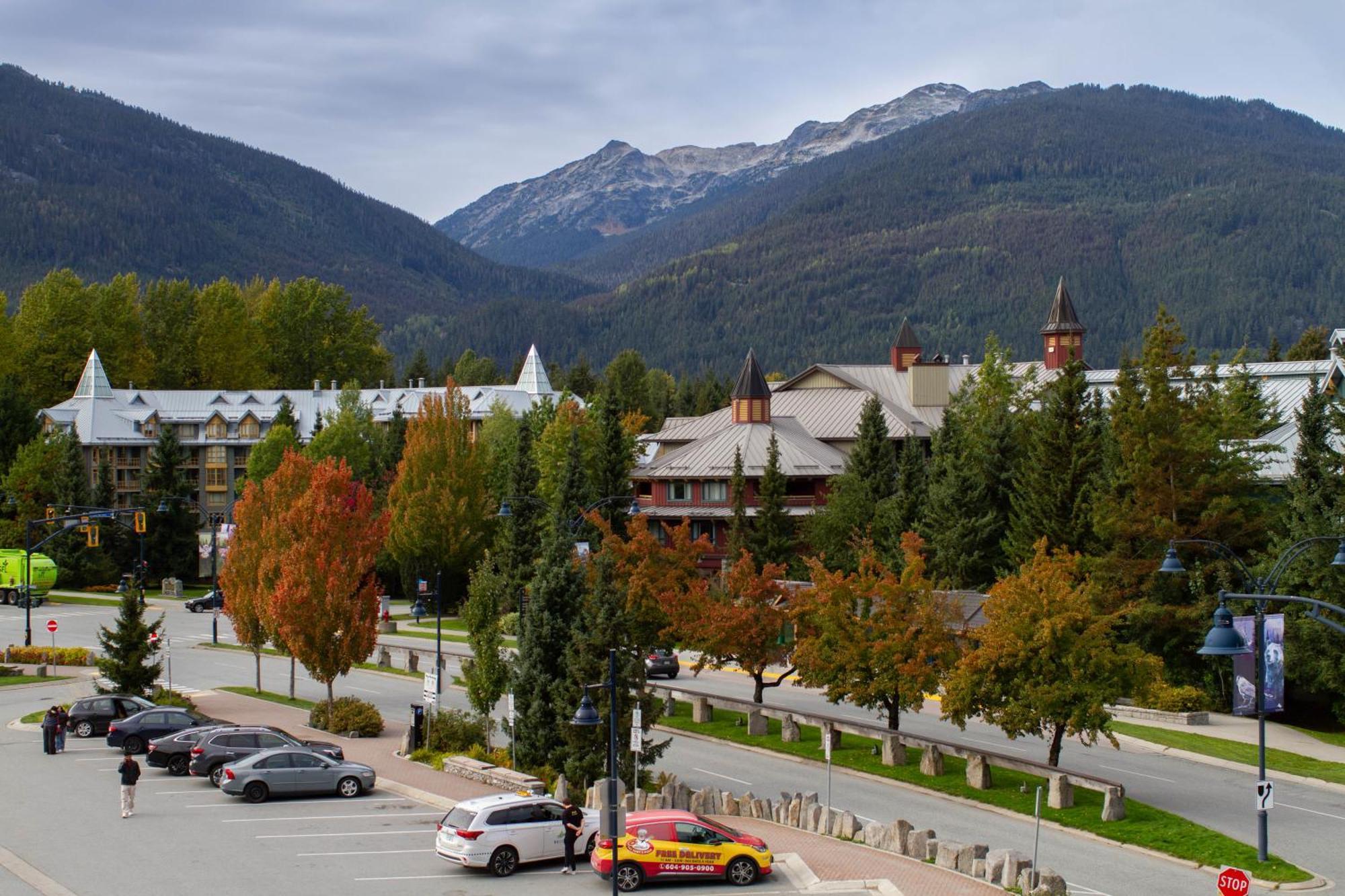 Village Gate House Уистлер Экстерьер фото